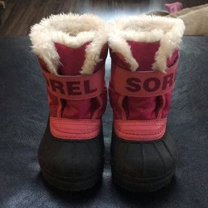 Baby girl pink sorel snow boots sz 4